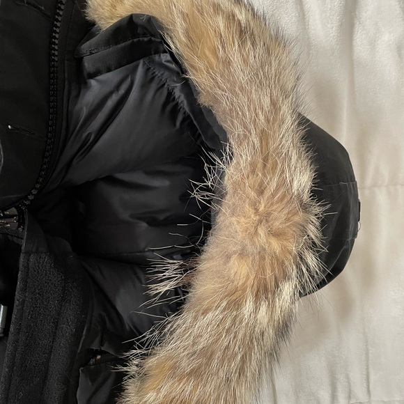 Women’s Canada Goose Montebello Parka - Picture 7 of 12